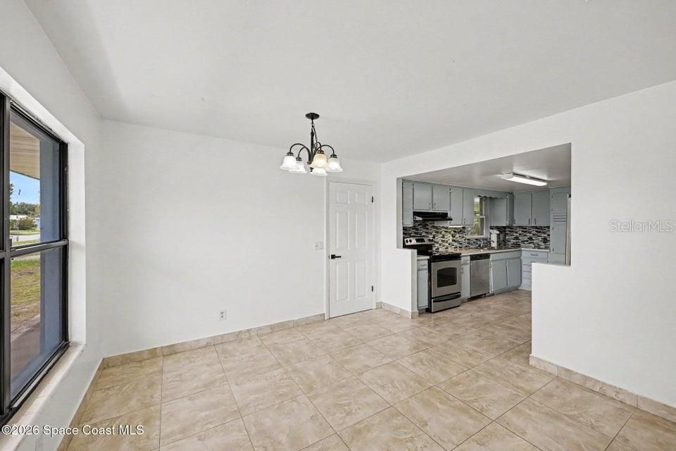На продажу: $299,900 (4 спален, 2 ванн, 1844 Квадратных фут)