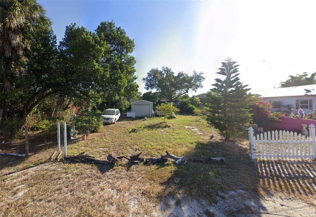 待售: $159,999 (0.25 acres)