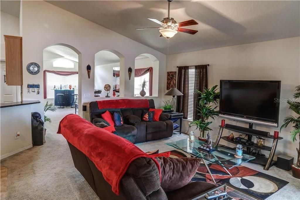 В аренду: $2,350 (3 спален, 2 ванн, 1686 Квадратных фут)