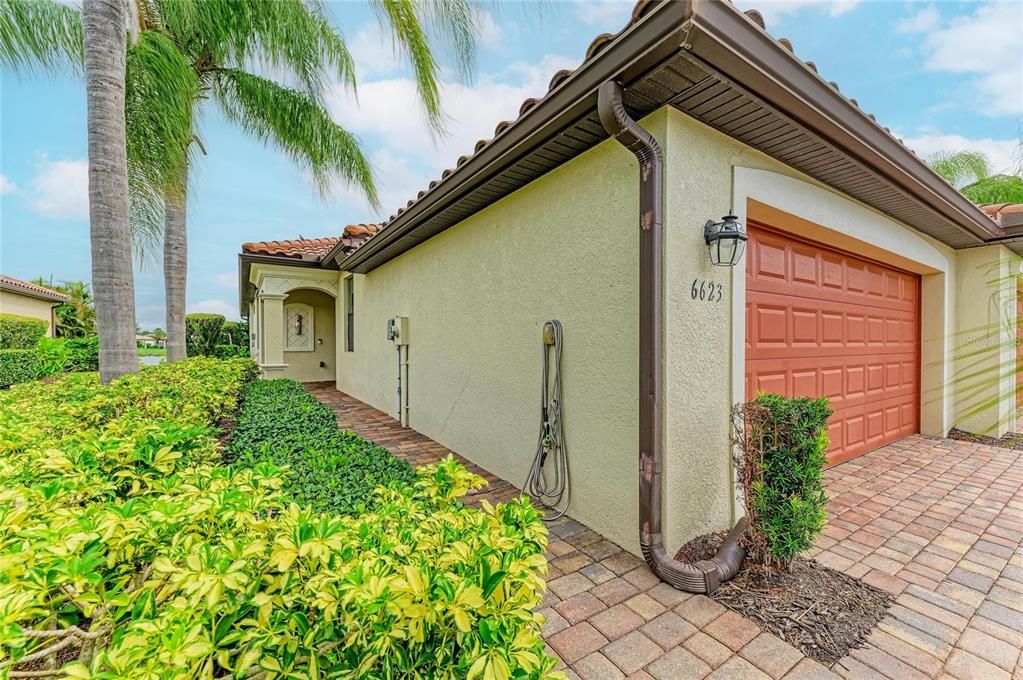 For Sale: $338,000 (2 beds, 2 baths, 1525 Square Feet)