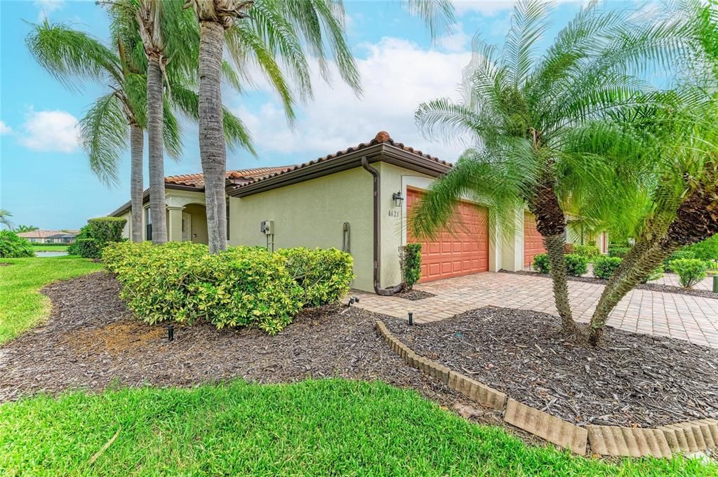 For Sale: $338,000 (2 beds, 2 baths, 1525 Square Feet)