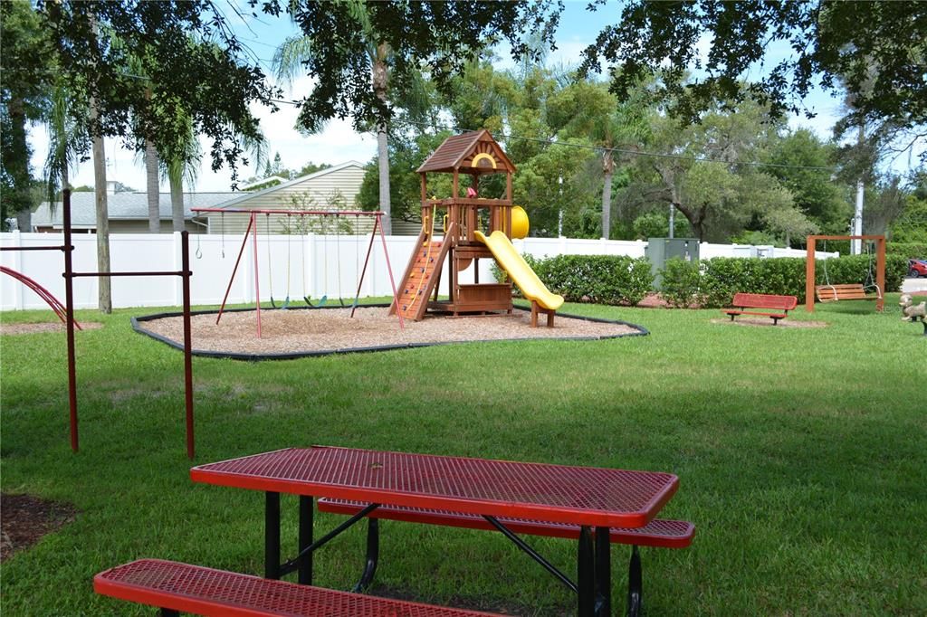 For Sale: $215,000 (2 beds, 2 baths, 1230 Square Feet)