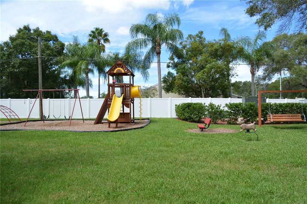 For Sale: $215,000 (2 beds, 2 baths, 1230 Square Feet)