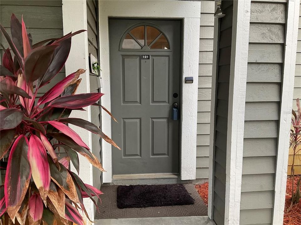 For Sale: $215,000 (2 beds, 2 baths, 1230 Square Feet)