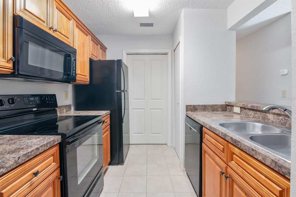 For Sale: $150,000 (2 beds, 2 baths, 950 Square Feet)