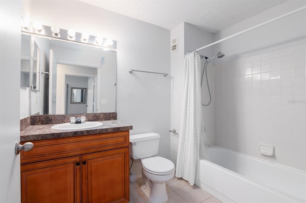For Sale: $150,000 (2 beds, 2 baths, 950 Square Feet)