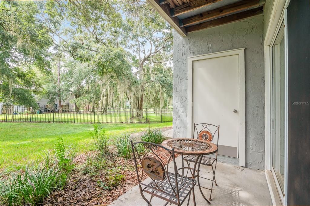 For Sale: $150,000 (2 beds, 2 baths, 950 Square Feet)