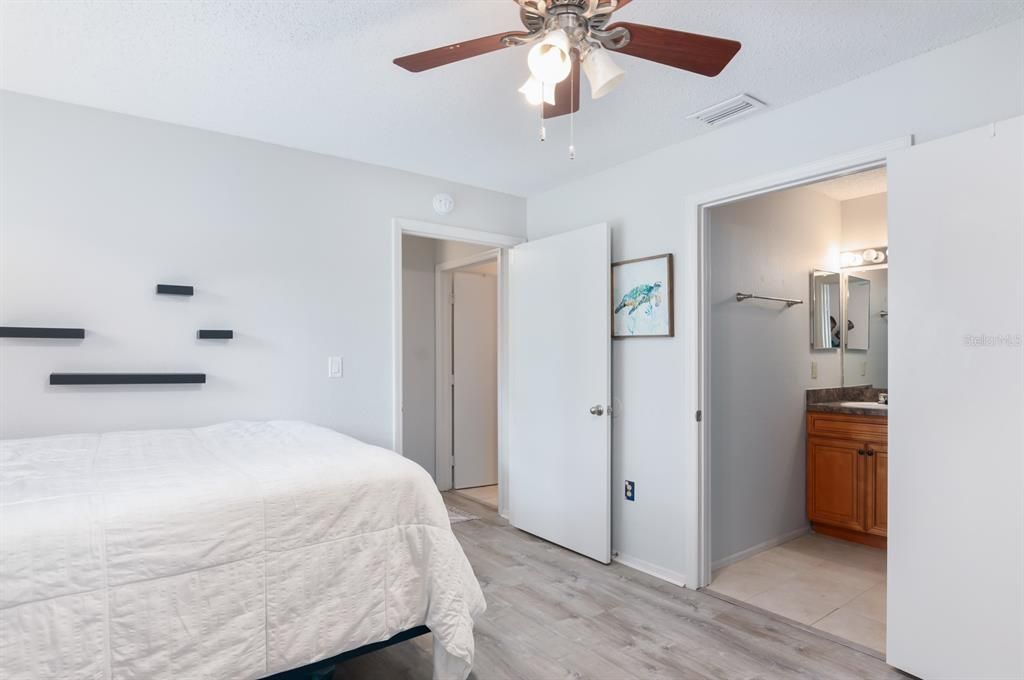 For Sale: $150,000 (2 beds, 2 baths, 950 Square Feet)