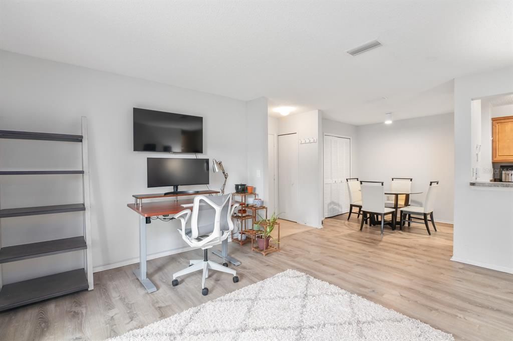 For Sale: $150,000 (2 beds, 2 baths, 950 Square Feet)
