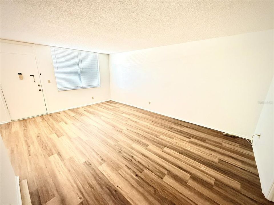 For Rent: $1,500 (1 beds, 1 baths, 930 Square Feet)