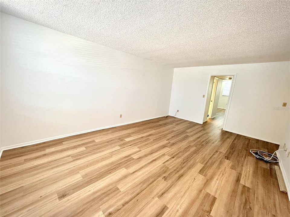 For Rent: $1,500 (1 beds, 1 baths, 930 Square Feet)