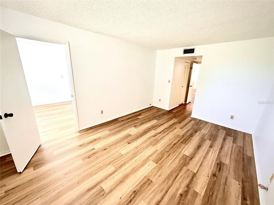 For Rent: $1,500 (1 beds, 1 baths, 930 Square Feet)