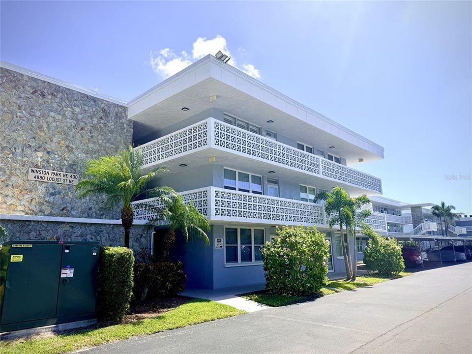 For Rent: $1,500 (1 beds, 1 baths, 930 Square Feet)