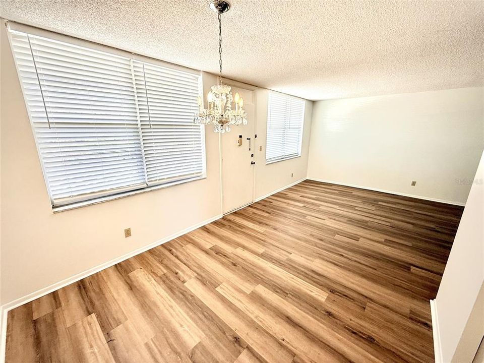 For Rent: $1,500 (1 beds, 1 baths, 930 Square Feet)