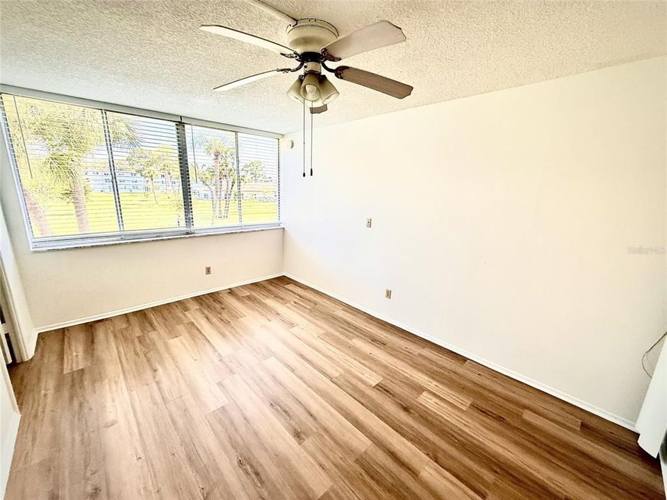 For Rent: $1,500 (1 beds, 1 baths, 930 Square Feet)