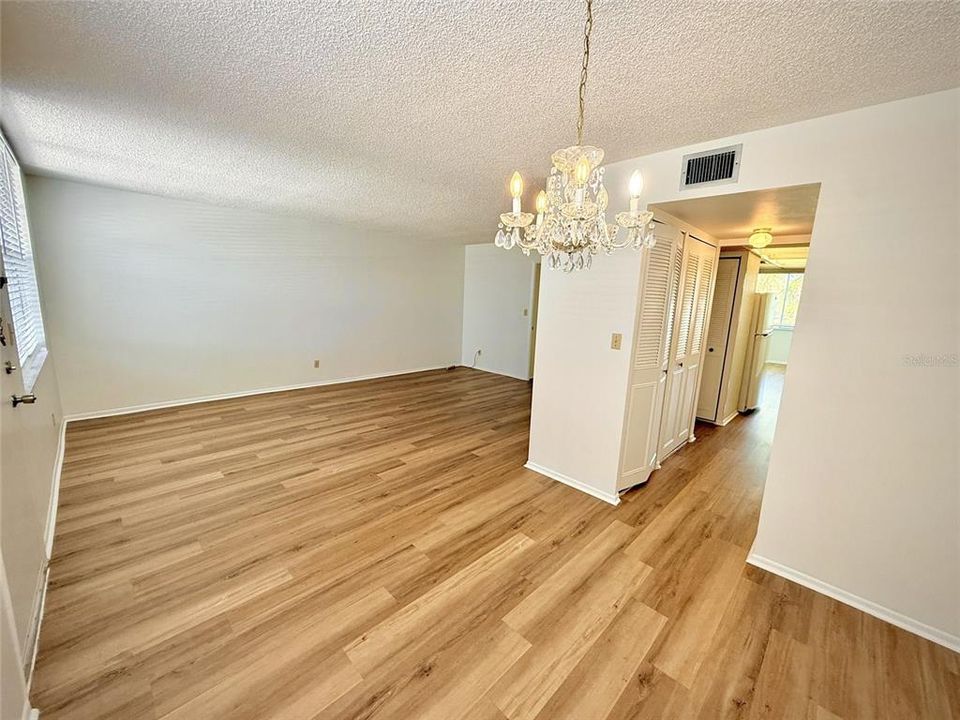 For Rent: $1,500 (1 beds, 1 baths, 930 Square Feet)
