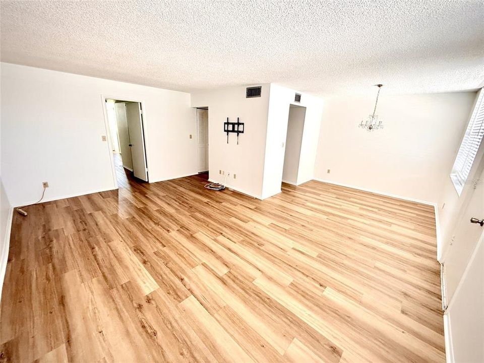 For Rent: $1,500 (1 beds, 1 baths, 930 Square Feet)