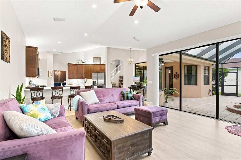 Activo con contrato: $599,000 (4 camas, 3 baños, 2835 Pies cuadrados)