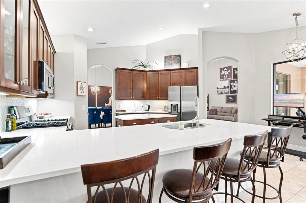 Activo con contrato: $599,000 (4 camas, 3 baños, 2835 Pies cuadrados)
