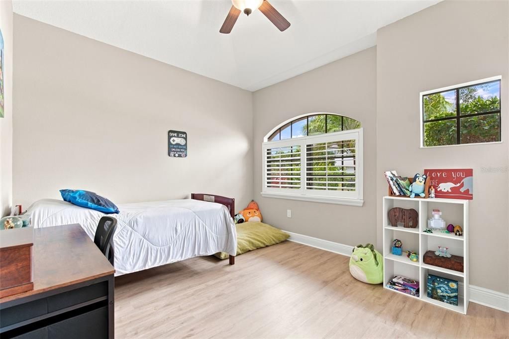 Activo con contrato: $599,000 (4 camas, 3 baños, 2835 Pies cuadrados)