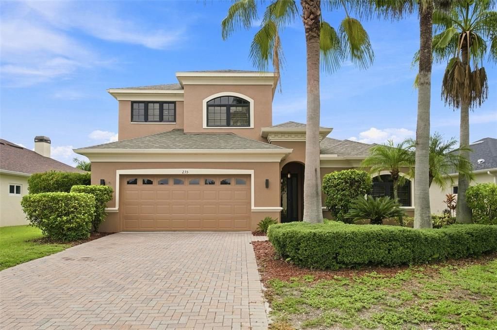 Activo con contrato: $599,000 (4 camas, 3 baños, 2835 Pies cuadrados)