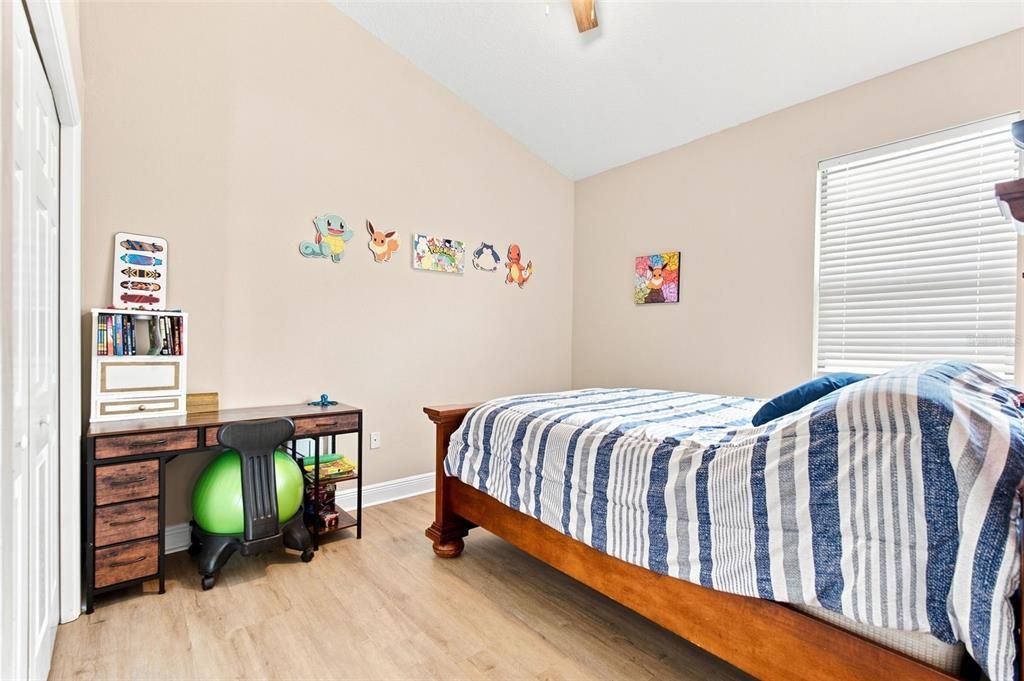 Activo con contrato: $599,000 (4 camas, 3 baños, 2835 Pies cuadrados)
