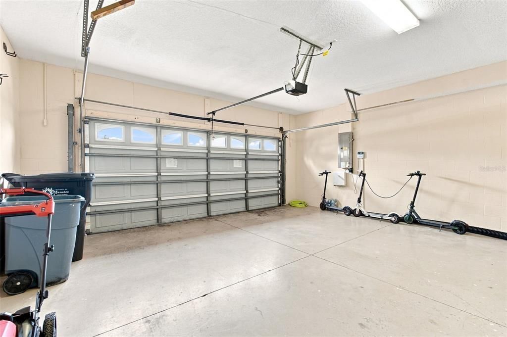 Activo con contrato: $599,000 (4 camas, 3 baños, 2835 Pies cuadrados)