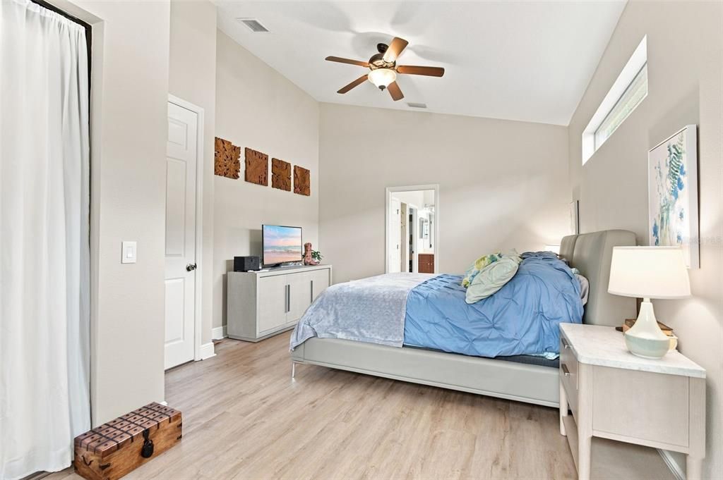 Activo con contrato: $599,000 (4 camas, 3 baños, 2835 Pies cuadrados)
