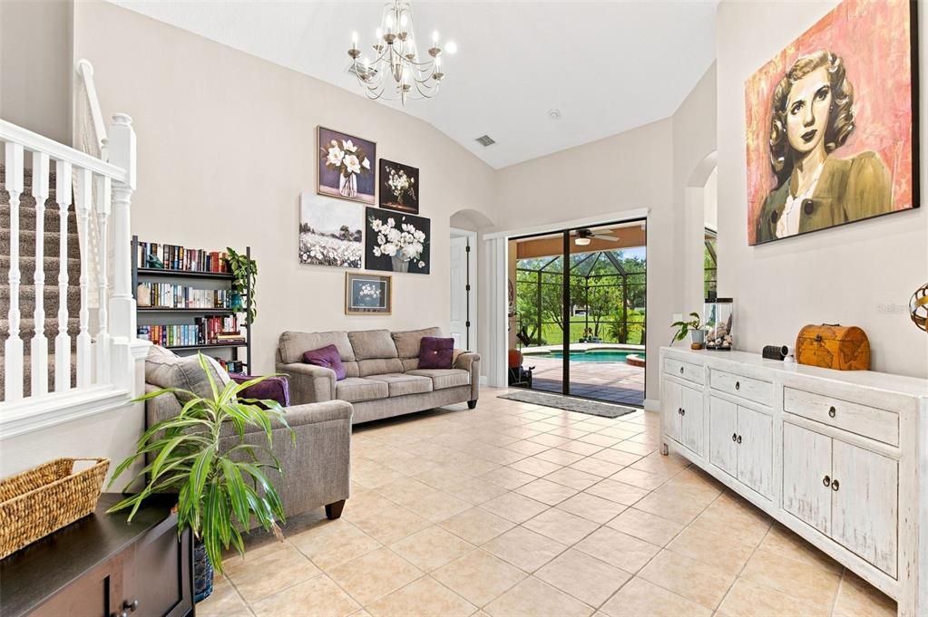 Activo con contrato: $599,000 (4 camas, 3 baños, 2835 Pies cuadrados)