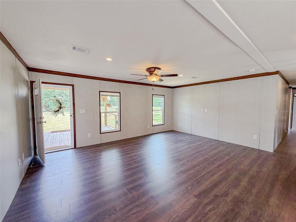 En Venta: $449,900 (3 camas, 2 baños, 1728 Pies cuadrados)