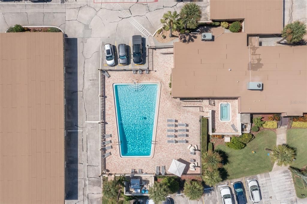 For Sale: $330,000 (1 beds, 1 baths, 888 Square Feet)