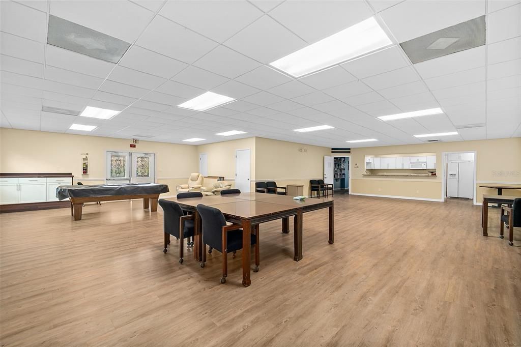 For Sale: $330,000 (1 beds, 1 baths, 888 Square Feet)