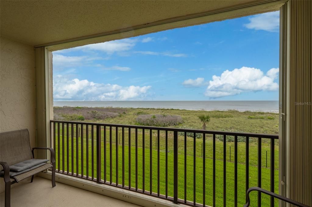 For Sale: $330,000 (1 beds, 1 baths, 888 Square Feet)