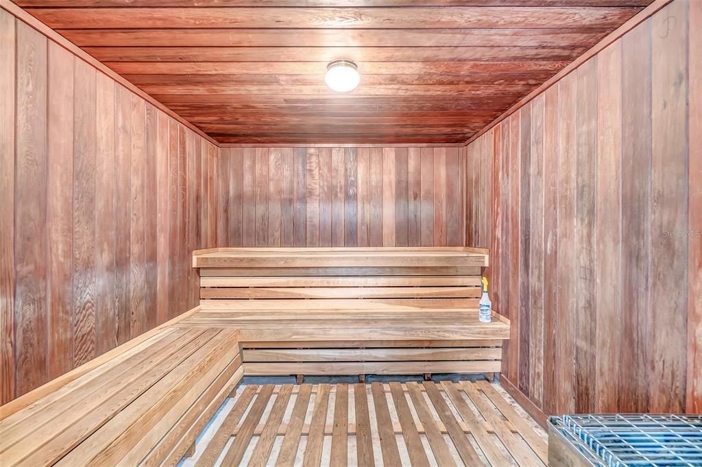 For Sale: $330,000 (1 beds, 1 baths, 888 Square Feet)