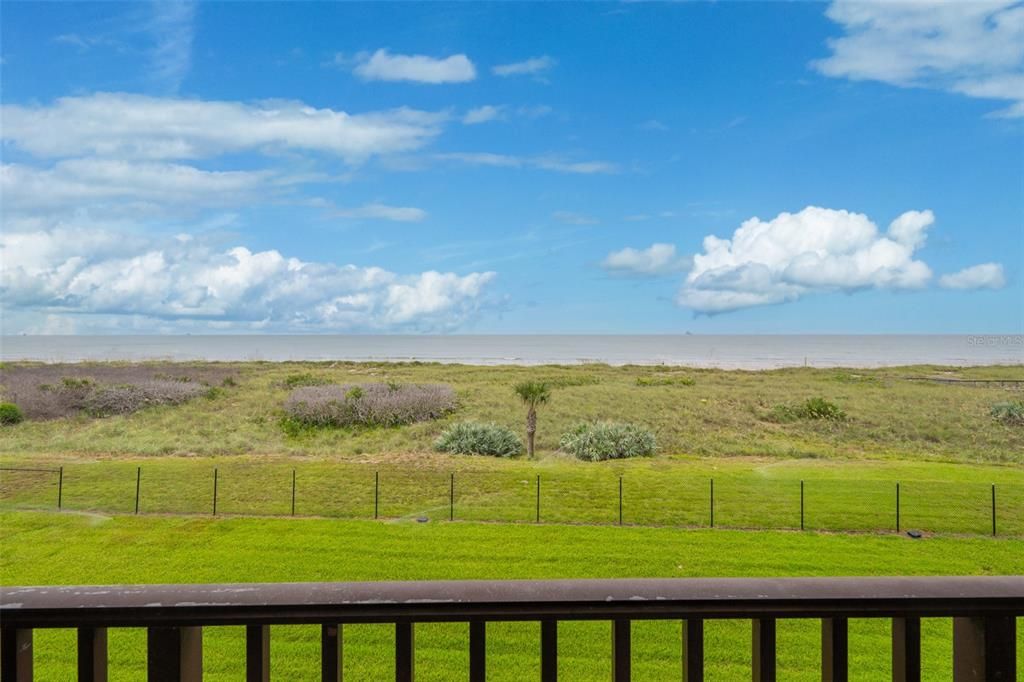 For Sale: $330,000 (1 beds, 1 baths, 888 Square Feet)