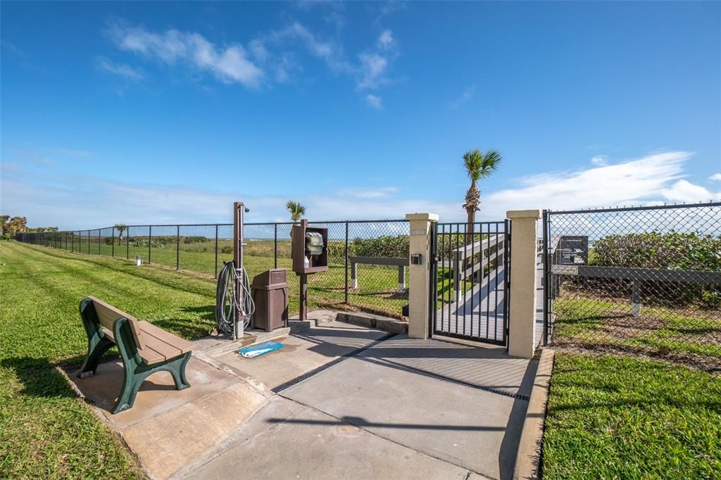 For Sale: $330,000 (1 beds, 1 baths, 888 Square Feet)