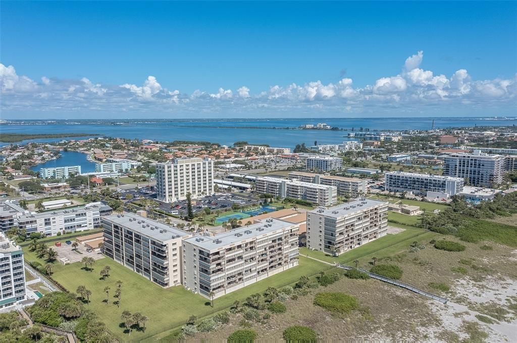For Sale: $330,000 (1 beds, 1 baths, 888 Square Feet)