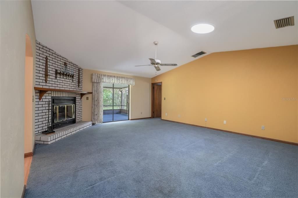 Active With Contract: $280,000 (3 beds, 2 baths, 1602 Square Feet)