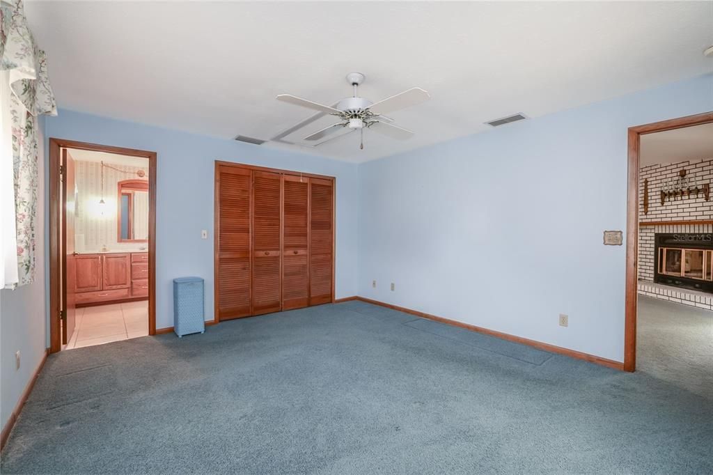 Active With Contract: $280,000 (3 beds, 2 baths, 1602 Square Feet)