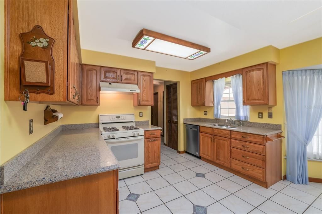 Active With Contract: $280,000 (3 beds, 2 baths, 1602 Square Feet)