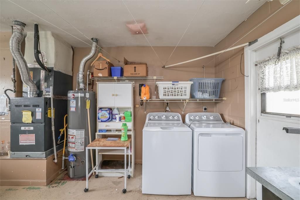 Active With Contract: $280,000 (3 beds, 2 baths, 1602 Square Feet)