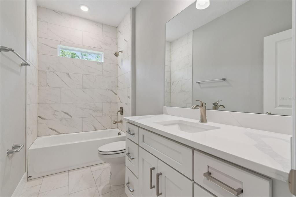 En Venta: $329,900 (4 camas, 3 baños, 1990 Pies cuadrados)