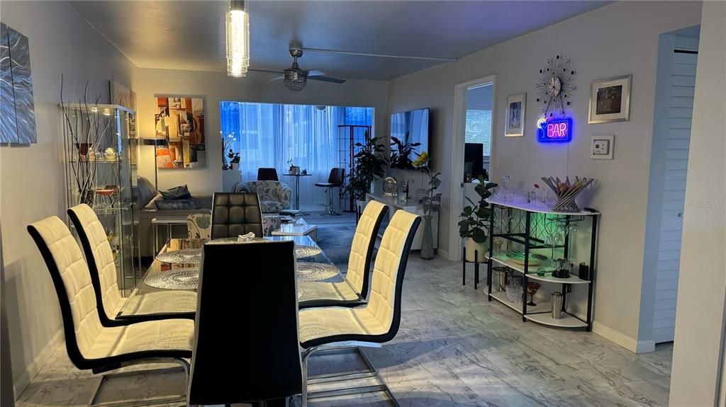 На продажу: $149,900 (2 спален, 1 ванн, 865 Квадратных фут)