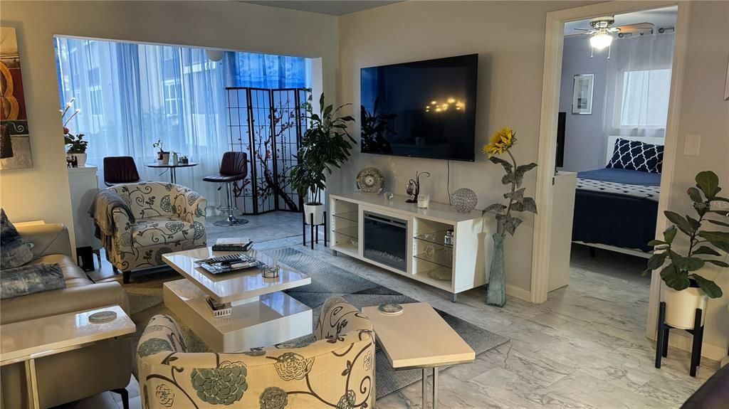 На продажу: $149,900 (2 спален, 1 ванн, 865 Квадратных фут)