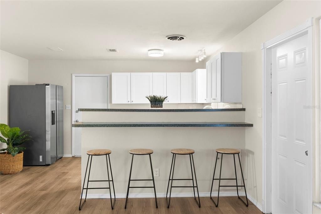 На продажу: $489,900 (4 спален, 2 ванн, 1830 Квадратных фут)