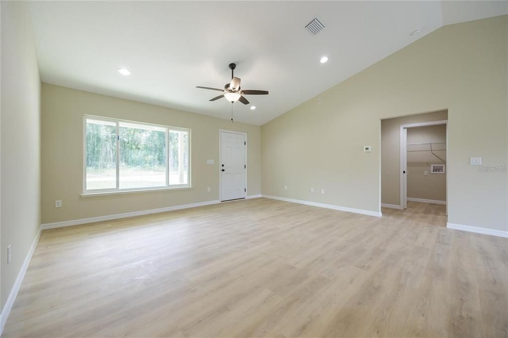 For Sale: $269,900 (3 beds, 2 baths, 1449 Square Feet)