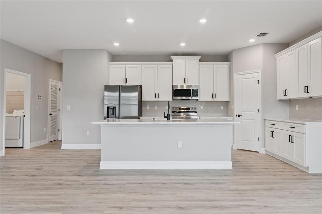 For Sale: $329,900 (4 beds, 3 baths, 1990 Square Feet)