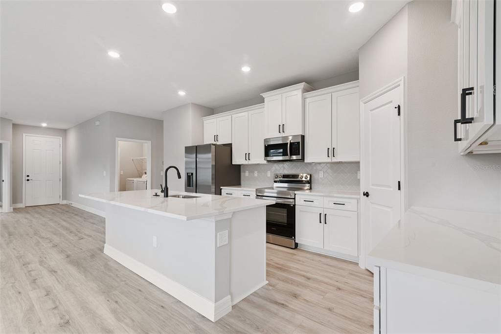 For Sale: $329,900 (4 beds, 3 baths, 1990 Square Feet)