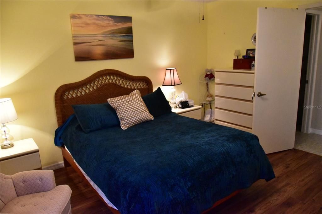 For Sale: $219,000 (2 beds, 2 baths, 1066 Square Feet)