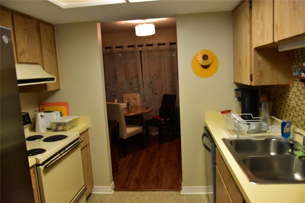 For Sale: $219,000 (2 beds, 2 baths, 1066 Square Feet)